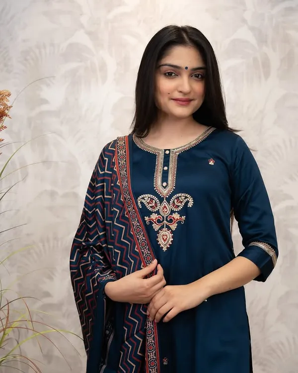 Navy_Blue_Cotton_Embroidered_Salwar_Suit_With_Dupatta_For_Women