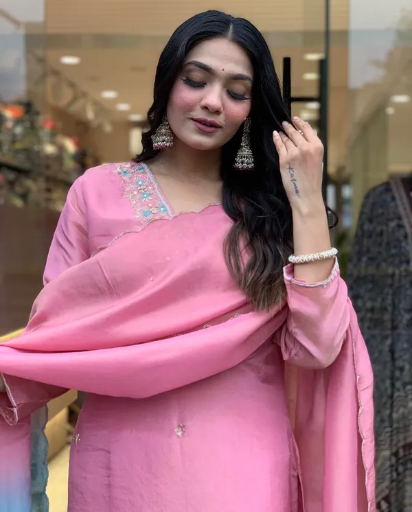 Pink_Cotton_Embroidered_Kurta_Set_For_Women
