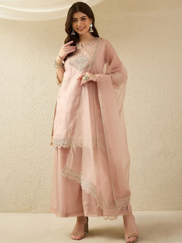 Memu-Peach-Varni_House