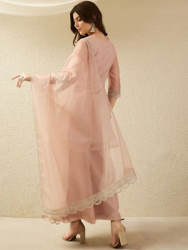 Memu-Peach-Varni_House