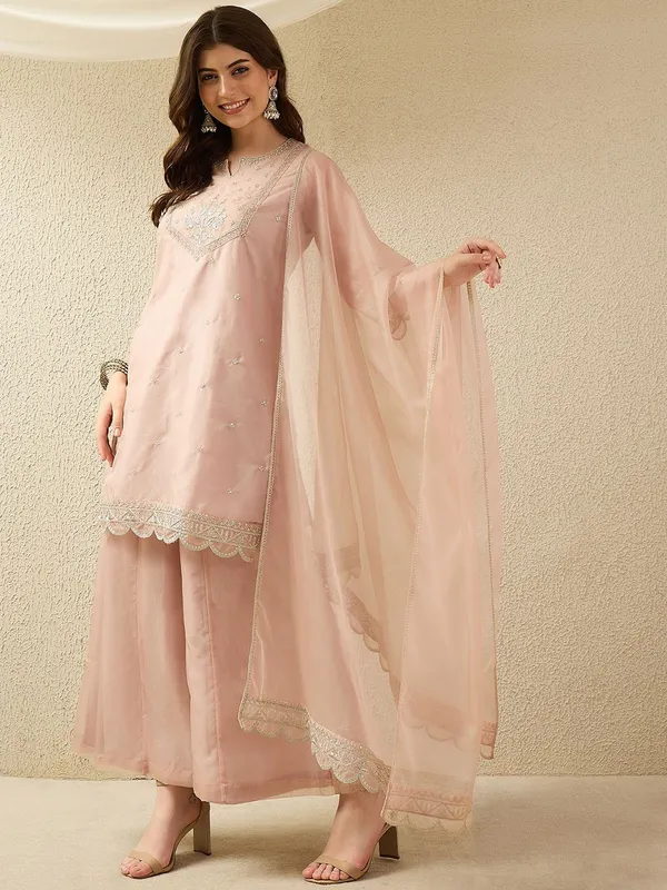 Memu-Peach-Varni_House