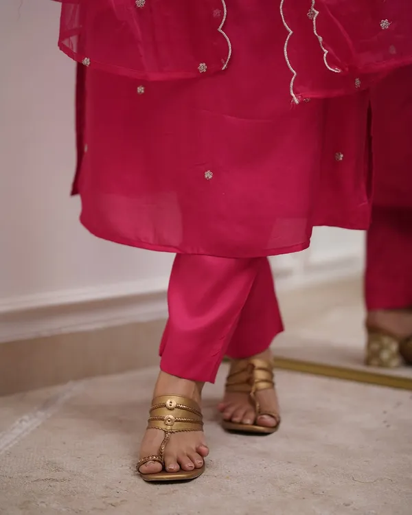 Pink_Cotton_Embroidered_Kurta_Set_With_Dupatta_For_Women