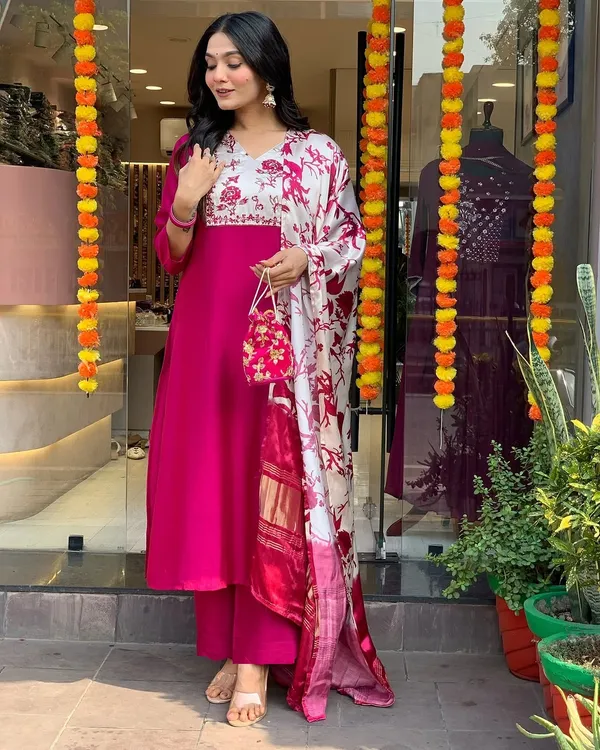 Pink_Cotton_Floral_Embroidered_Kurta_Set_For_Women