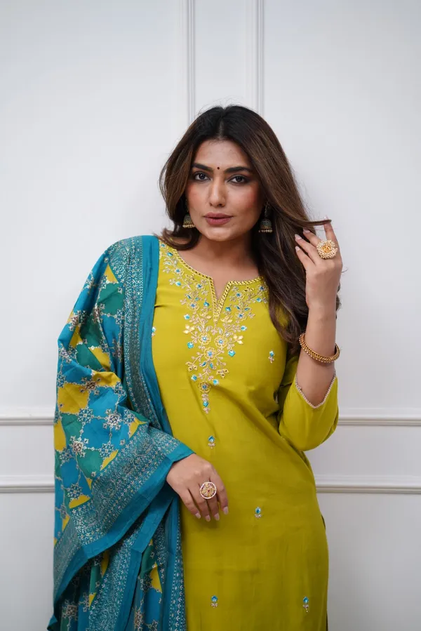 Yellow_Cotton_Embroidered_Kurta_Set_For_Women