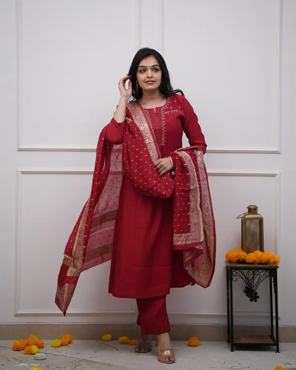 Red_Cotton_Embroidered_Kurta_Set_For_Women