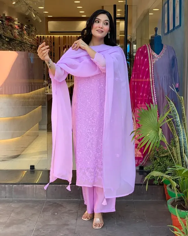 Lavender_Cotton_Embroidered_Suit_Set_For_Women