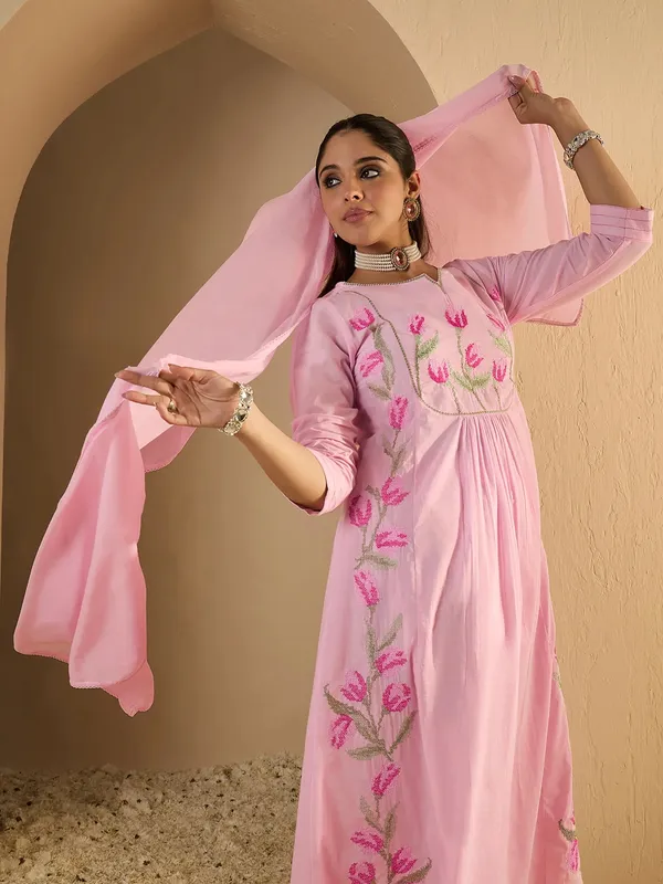 Pink_Cotton_Floral_Embroidered_Kurta_Set_For_Women
