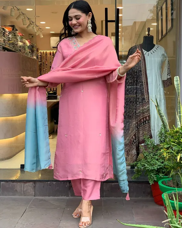 Pink_Cotton_Embroidered_Kurta_Set_For_Women