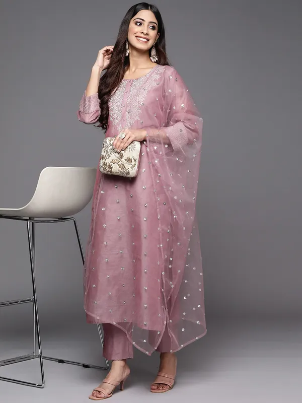 Pink_Cotton_Embroidered_Kurta_Set_For_Women