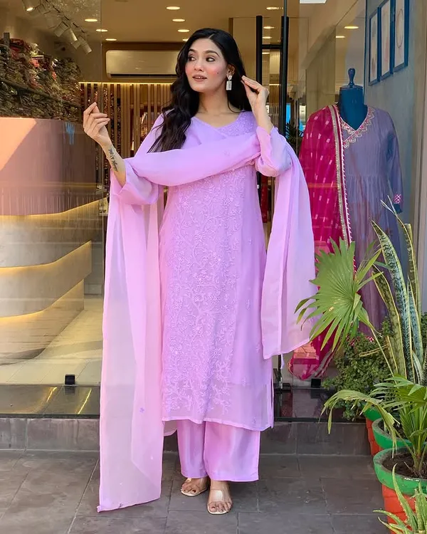 Lavender_Cotton_Embroidered_Suit_Set_For_Women