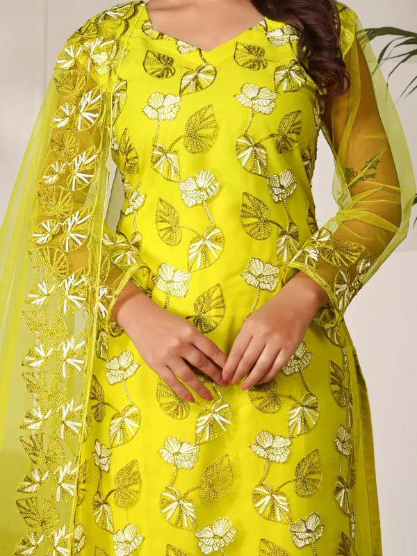 Yellow_Cotton_Floral_Embroidered_Kurta_Set_For_Women