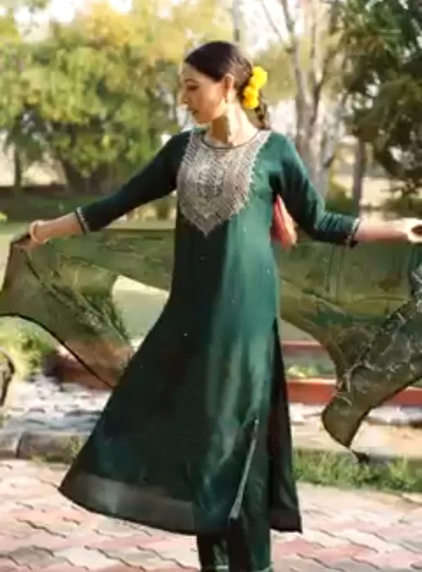 Dark_Green_Cotton_Embroidered_Kurta_Set_For_Women