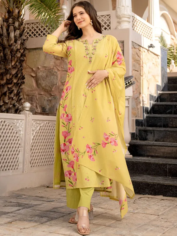 Yellow_Cotton_Floral_Embroidered_Kurta_Set_For_Women