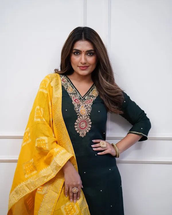 Green_Cotton_Embroidered_Kurta_Set_For_Women