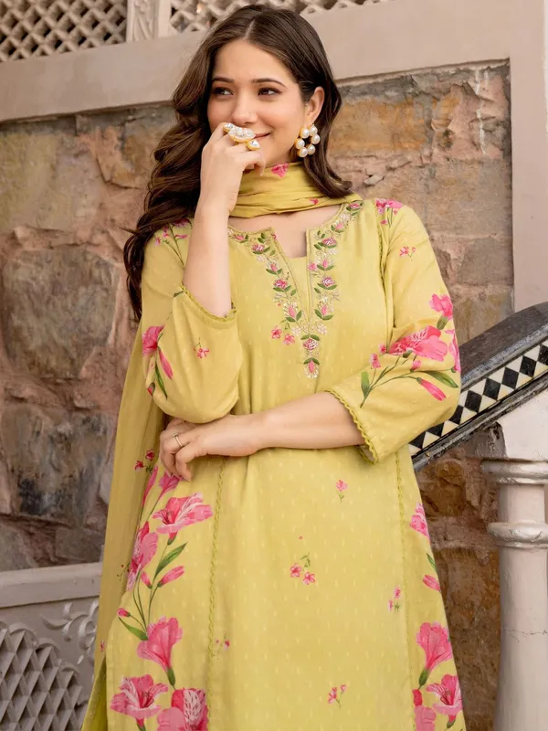 Yellow_Cotton_Floral_Embroidered_Kurta_Set_For_Women