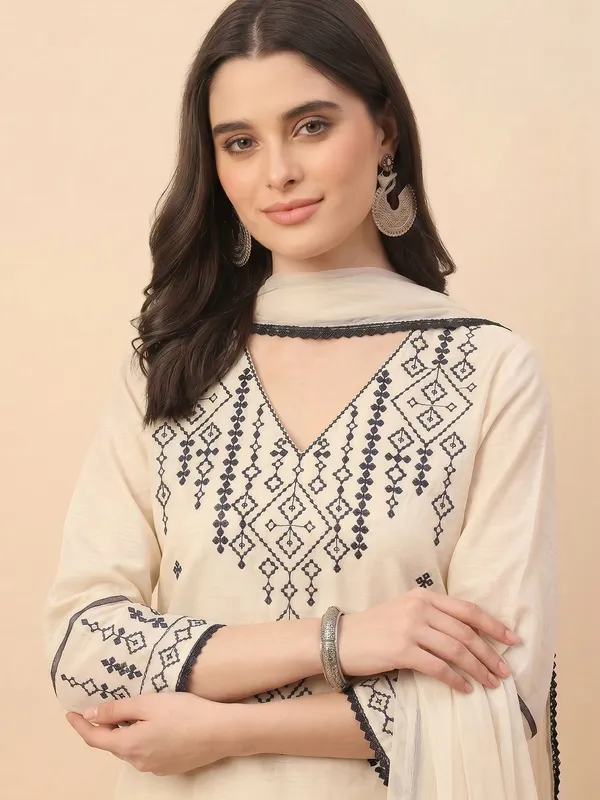 Radha-Balck-Varni_House