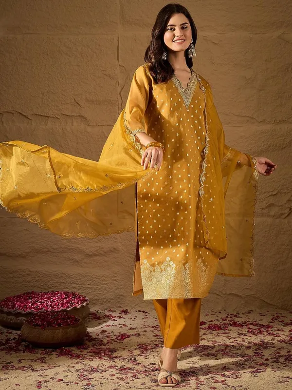 Silver-Mustard-Varni_House
