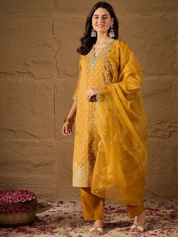 Silver-Mustard-Varni_House
