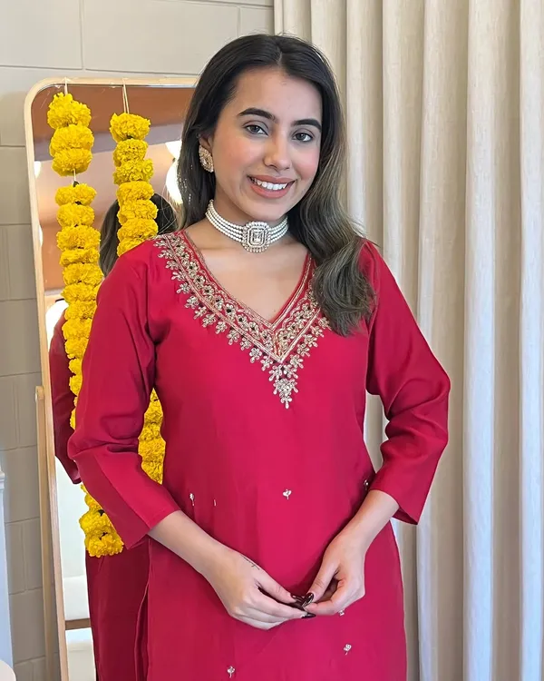 Red_Cotton_Embroidered_Kurta_Set_For_Women