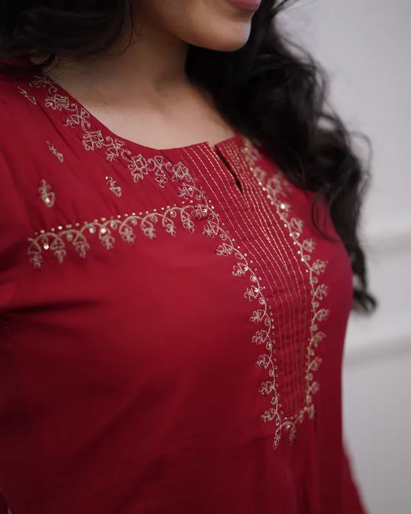 Red_Cotton_Embroidered_Kurta_Set_For_Women