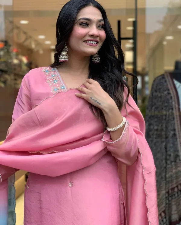 Pink_Cotton_Embroidered_Kurta_Set_For_Women