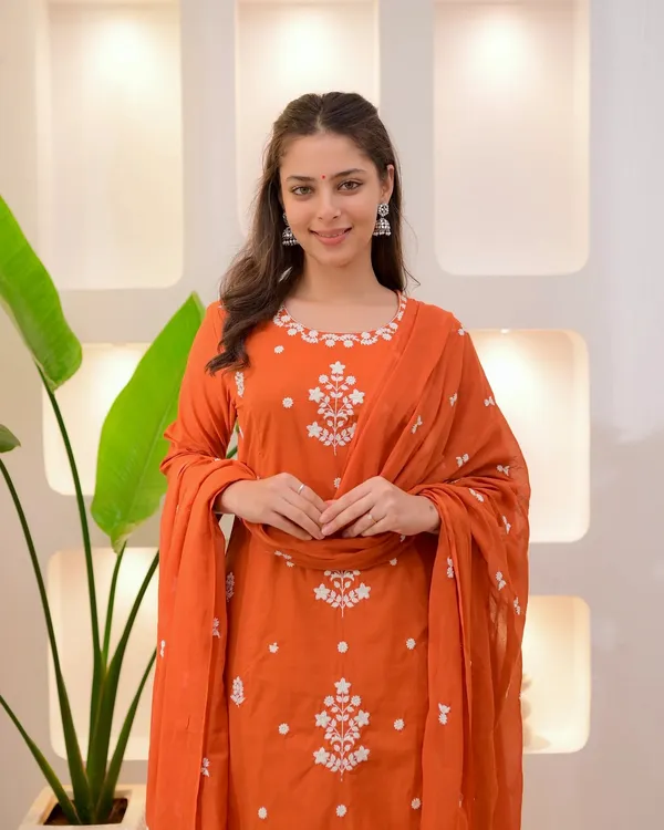 Tiru-Orange-Varni_House