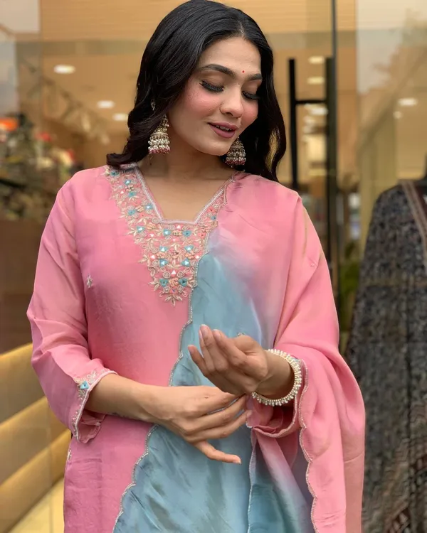 Pink_Cotton_Embroidered_Kurta_Set_For_Women