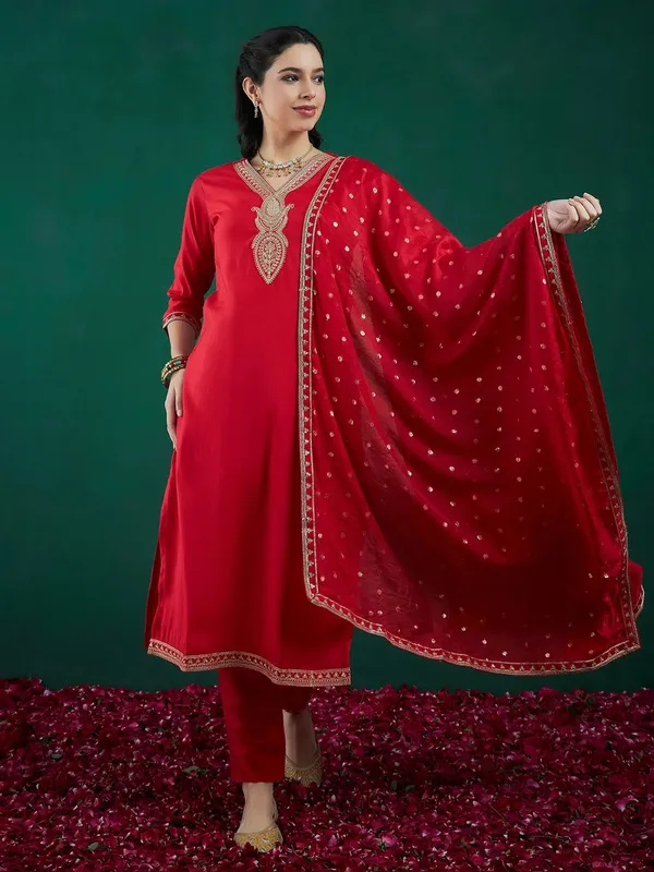 Red_Cotton_Embroidered_Kurta_Set_For_Women