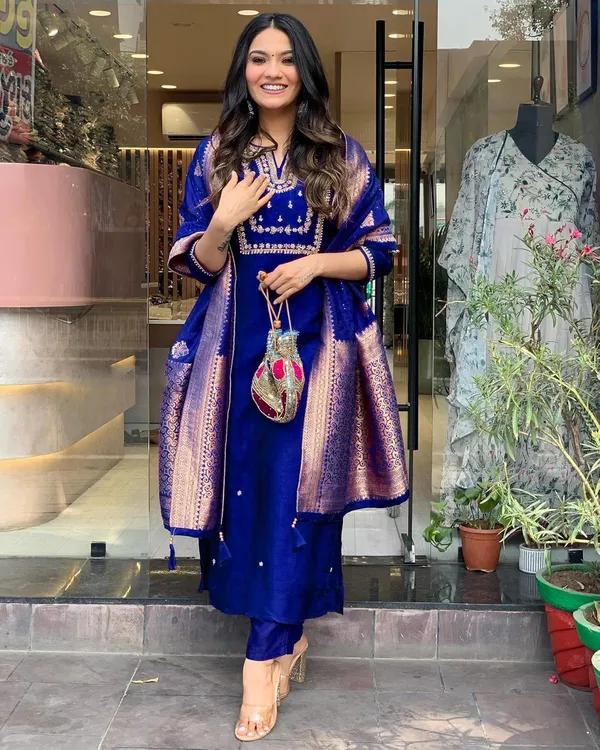Royal_Blue_Cotton_Embroidered_Kurta_Set_For_Women