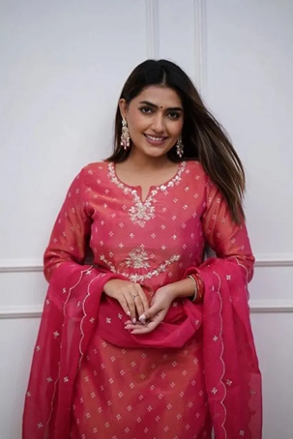 Pink_Cotton_Embroidered_Kurta_Set_With_Dupatta_For_Women