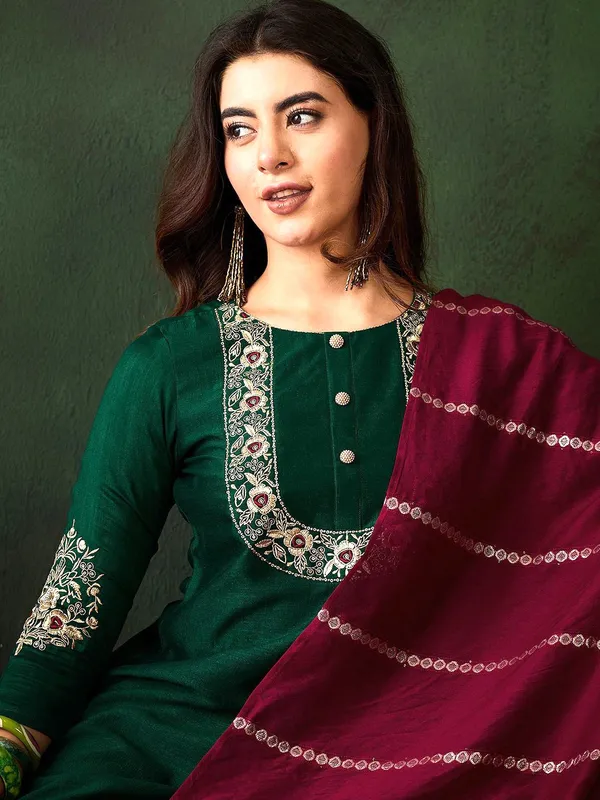 Green_Cotton_Embroidered_Kurta_Set_For_Women