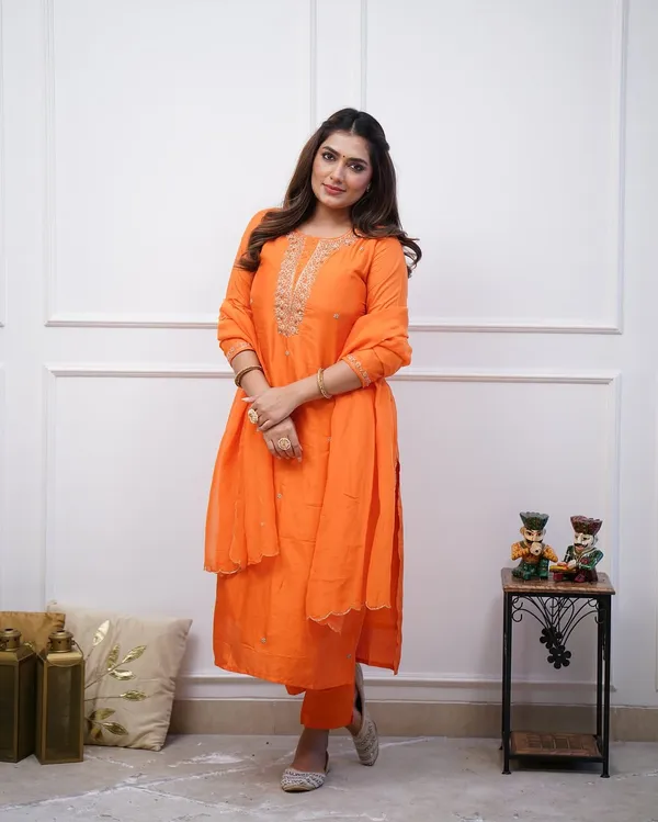 Orange_Cotton_Embroidered_Kurta_Set_For_Women
