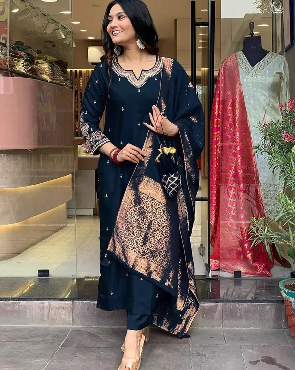 Navy_Blue_Cotton_Embroidered_Kurta_Set_With_Dupatta_For_Women
