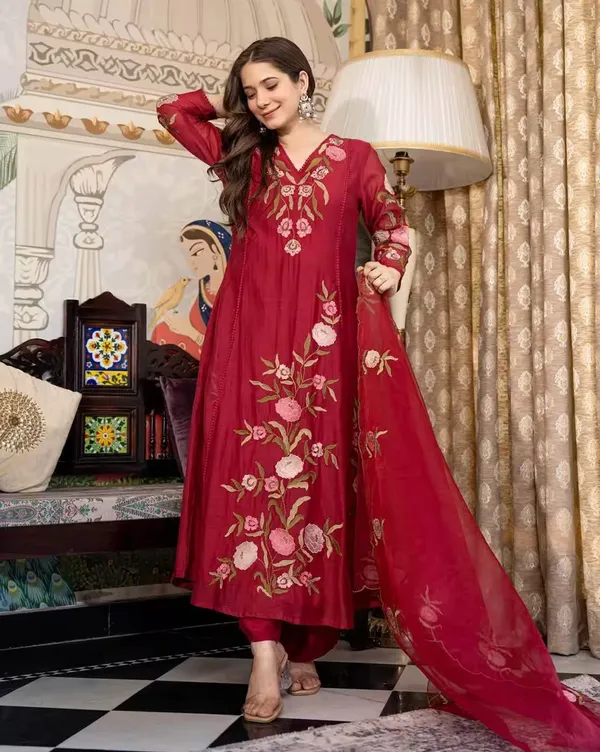 Maroon_Cotton_Embroidered_Floral_Kurta_Set_For_Women