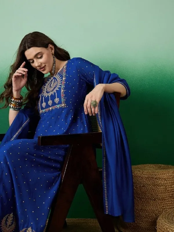 Royal_Blue_Cotton_Embroidered_Kurta_Set_For_Women