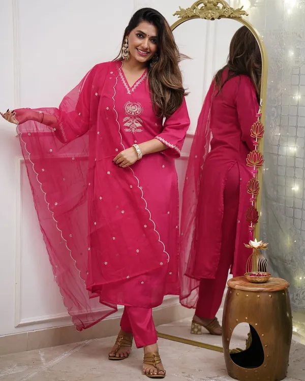 Pink_Cotton_Embroidered_Kurta_Set_With_Dupatta_For_Women