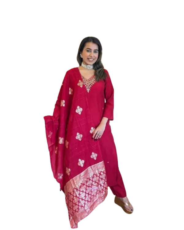 Red_Cotton_Embroidered_Kurta_Set_For_Women
