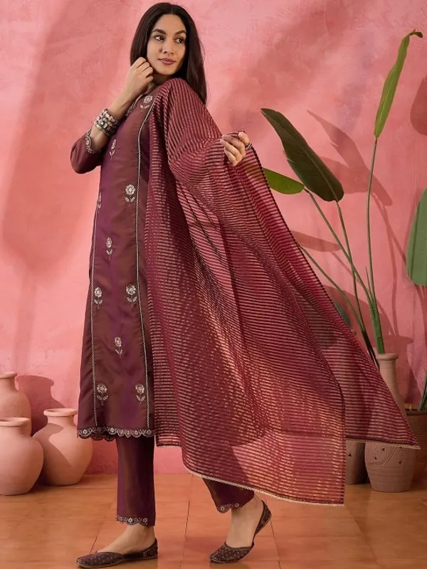 Burgundy_Cotton_Embroidered_Kurta_Set_For_Women