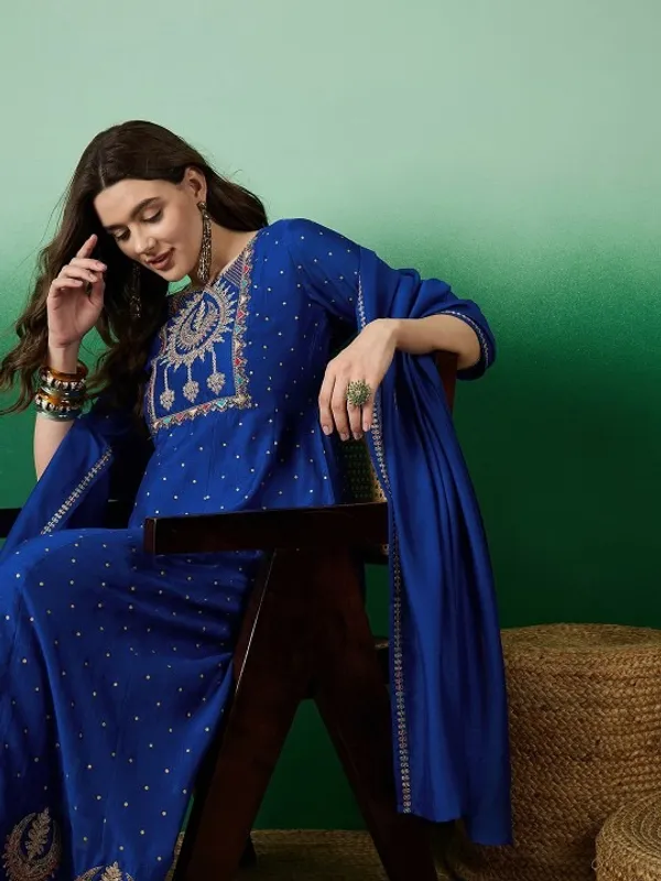 Royal_Blue_Cotton_Embroidered_Kurta_Set_For_Women