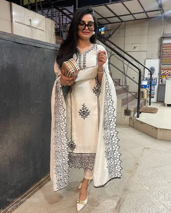 Cream_Black_Cotton_Embroidered_Kurti_Set_With_Dupatta_For_Women