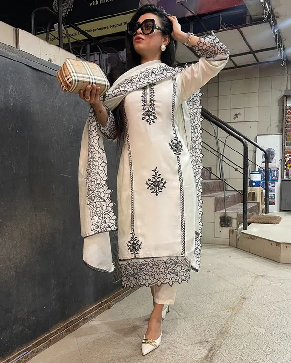 Cream_Black_Cotton_Embroidered_Kurti_Set_With_Dupatta_For_Women