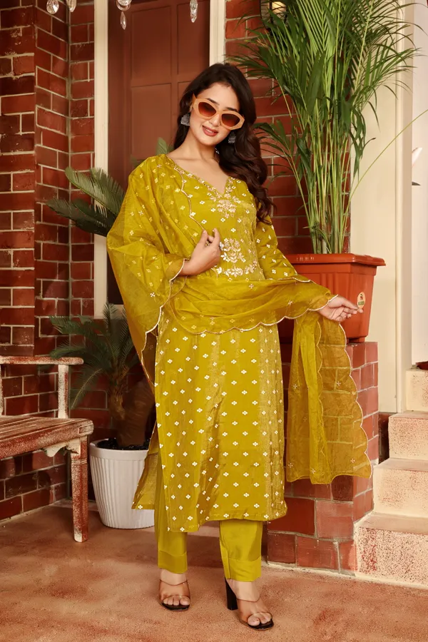 Olive_Green_Cotton_Foil_Print_Kurta_Set_For_Women