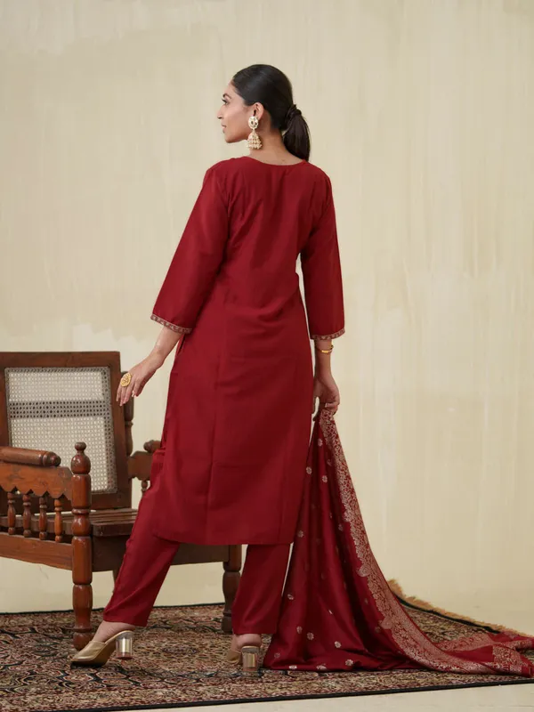 Red_Cotton_Embroidered_Kurta_Set_For_Women