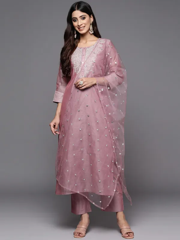 Pink_Cotton_Embroidered_Kurta_Set_For_Women