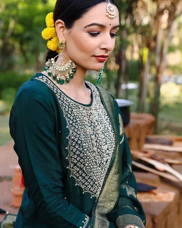 Dark_Green_Cotton_Embroidered_Kurta_Set_For_Women