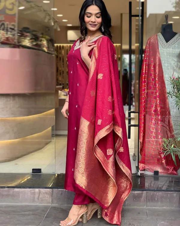 Magenta_Cotton_Embellished_Kurta_Set_For_Women