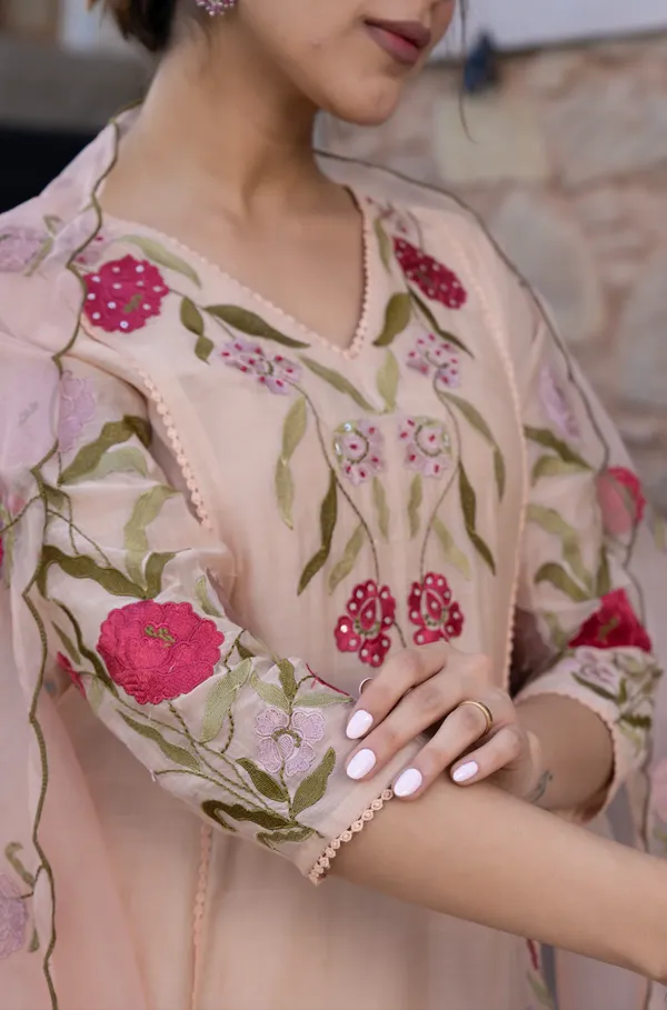 Pink_Cotton_Floral_Embroidered_Kurta_Set_For_Women