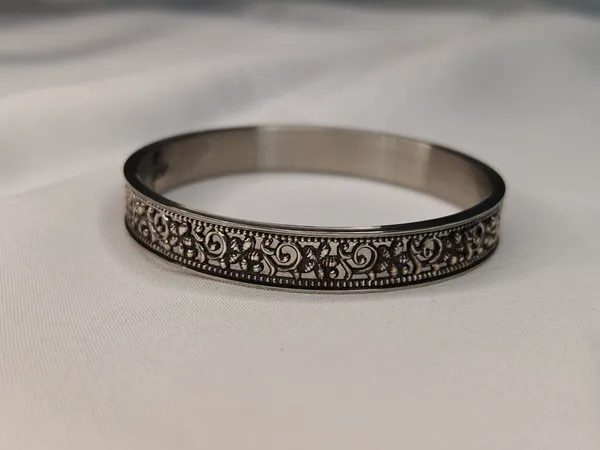 Silver_Marcasite_Floral_Scroll_Ethnic_Bangle_For_Women