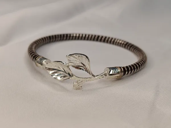 Silver_Oxidized_Leaf_Motif_Coiled_Cuff_Bracelet_For_Women