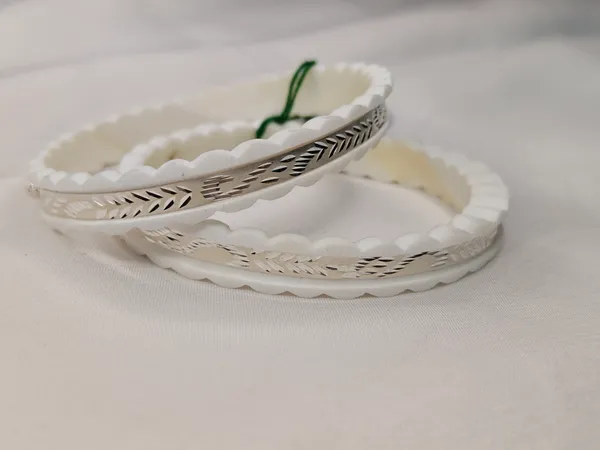 Silver_Feather_Engraved_Adjustable_Bangle_Set_For_Women